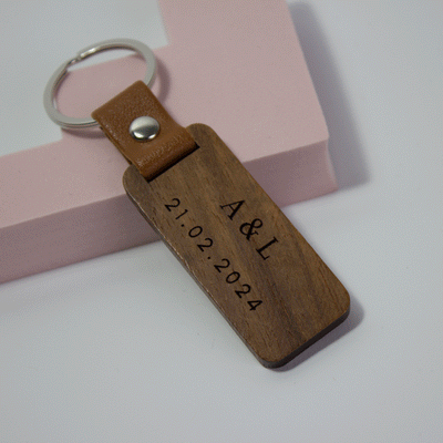 Rechthoekig sleutelhanger hout met leer datum